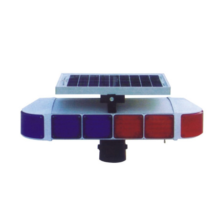 高速公路上严密的防护设施