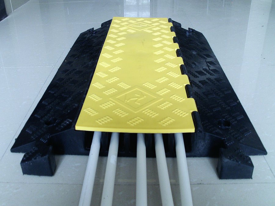 橡胶减速带特点